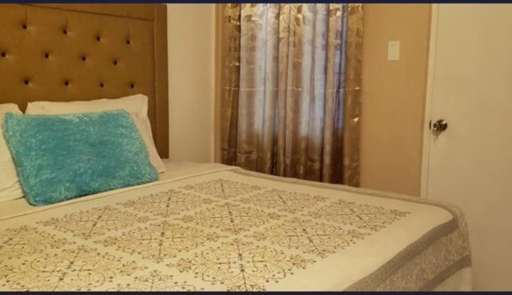 Pink Hibiscus Bed And Breakfast Montego Bay Exterior foto