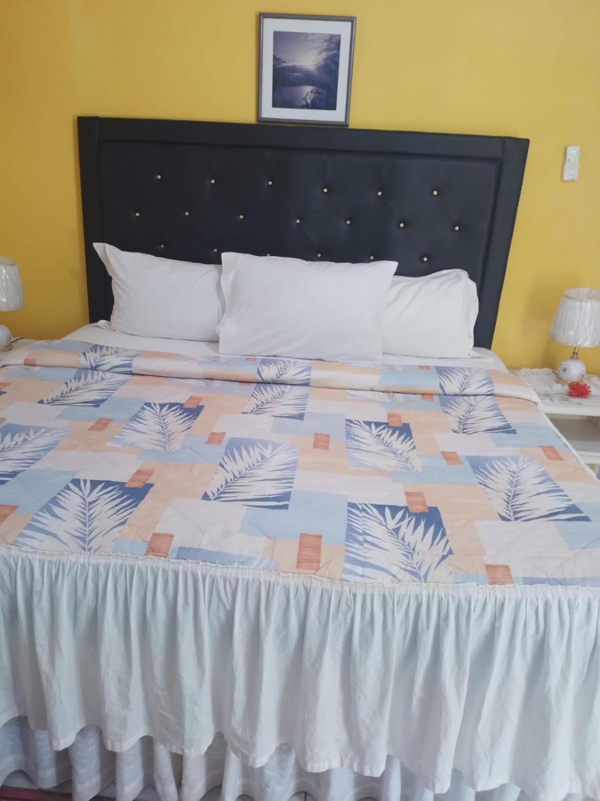 Pink Hibiscus Bed And Breakfast Montego Bay Exterior foto