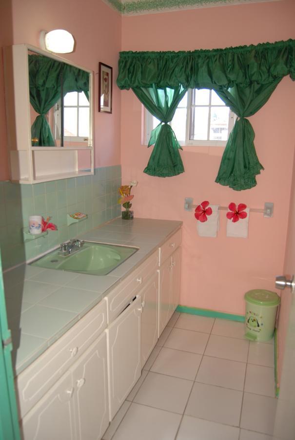 Pink Hibiscus Bed And Breakfast Montego Bay Exterior foto