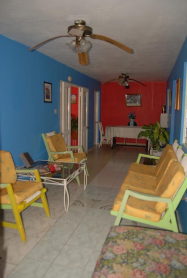Pink Hibiscus Bed And Breakfast Montego Bay Exterior foto