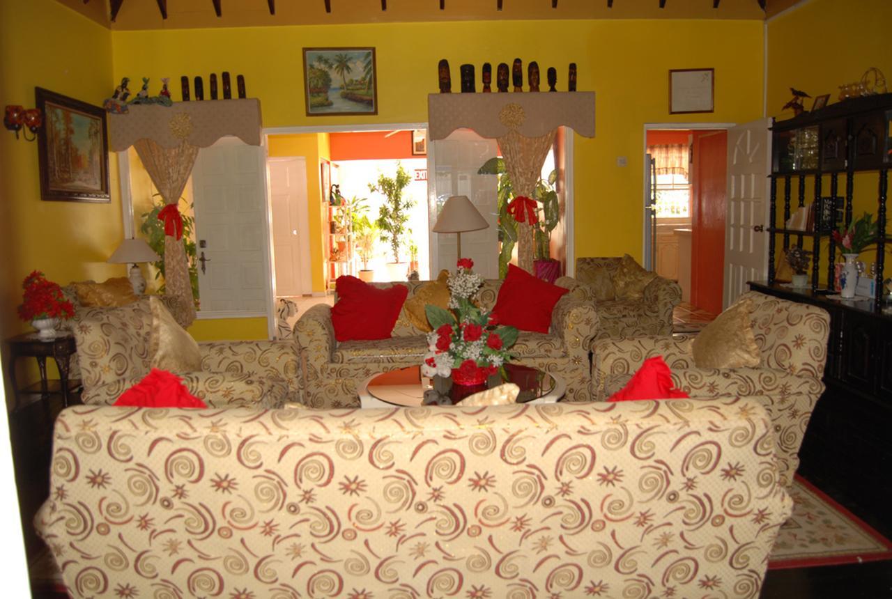 Pink Hibiscus Bed And Breakfast Montego Bay Exterior foto