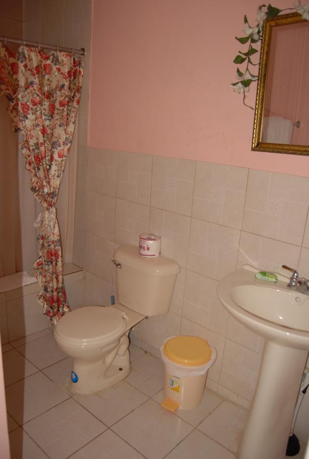 Pink Hibiscus Bed And Breakfast Montego Bay Exterior foto