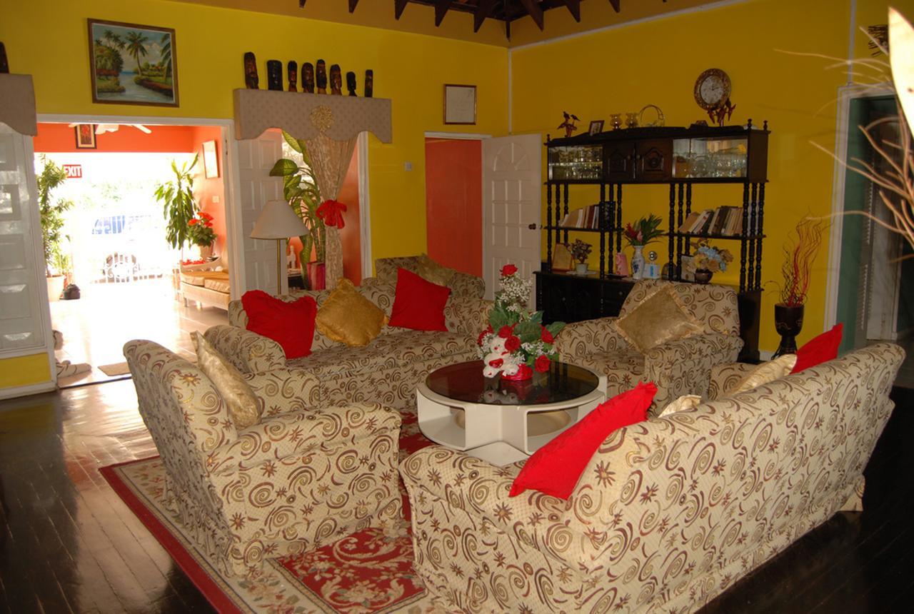 Pink Hibiscus Bed And Breakfast Montego Bay Exterior foto