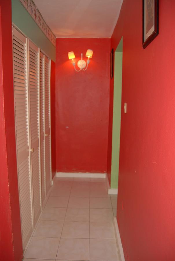 Pink Hibiscus Bed And Breakfast Montego Bay Exterior foto